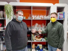 Tauschmarkt mit großem Gläsersortiment