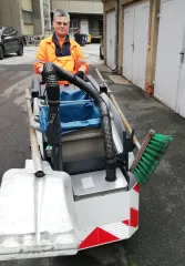 Elektrische Postenkarre erleichtert Reinigung im Zentrum