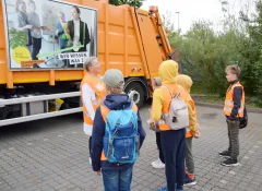 Ferienspiele 2022: Blicke hinter die Kulissen und auf heimische Insekten