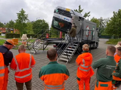 Training im Überschlagsimulator und Gurtschlitten