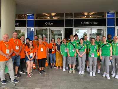 Wohin mit meinem Abfall? Während der UEFA EURO-Spiele beraten unsere Green Volunteers zur richtigen Abfallentsorgung