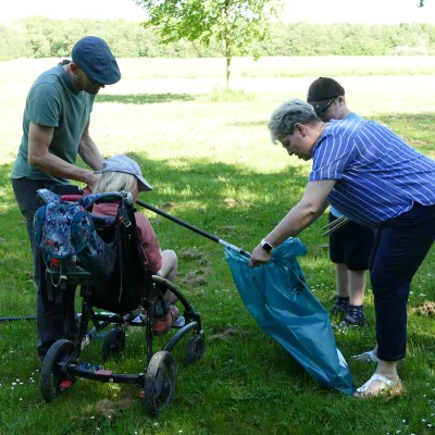 Abfallsammelaktion mit Kindern der Werner-Vogel-Schule