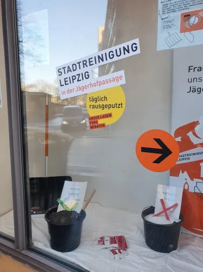 Schaufenster informiert zu Winterdienstpflichten
